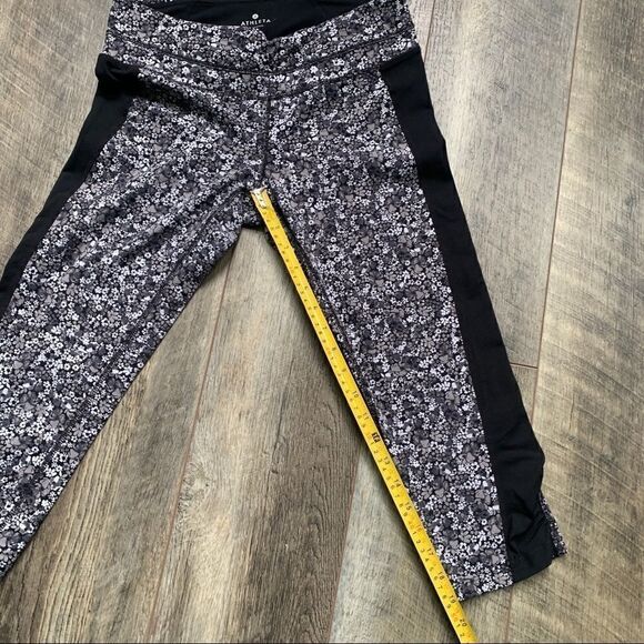 Athleta Black Floral Ditsy Cropped Leggings Medium - Picture 4 of 9